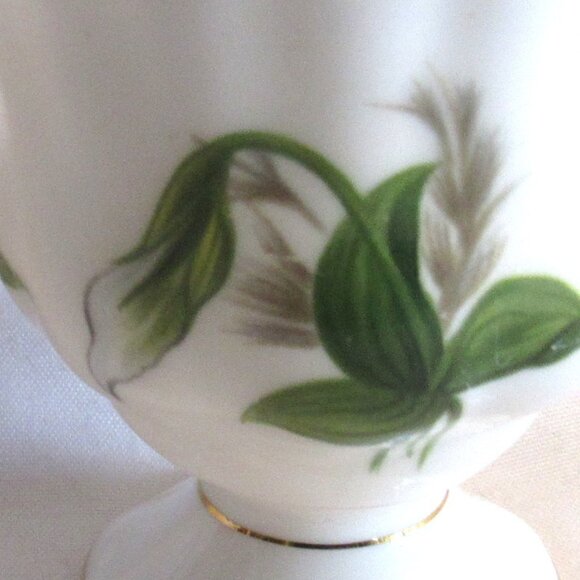 Royal Albert Trillium Egg Cup, English Bone China, Made in England J112 - Picture 2 of 3